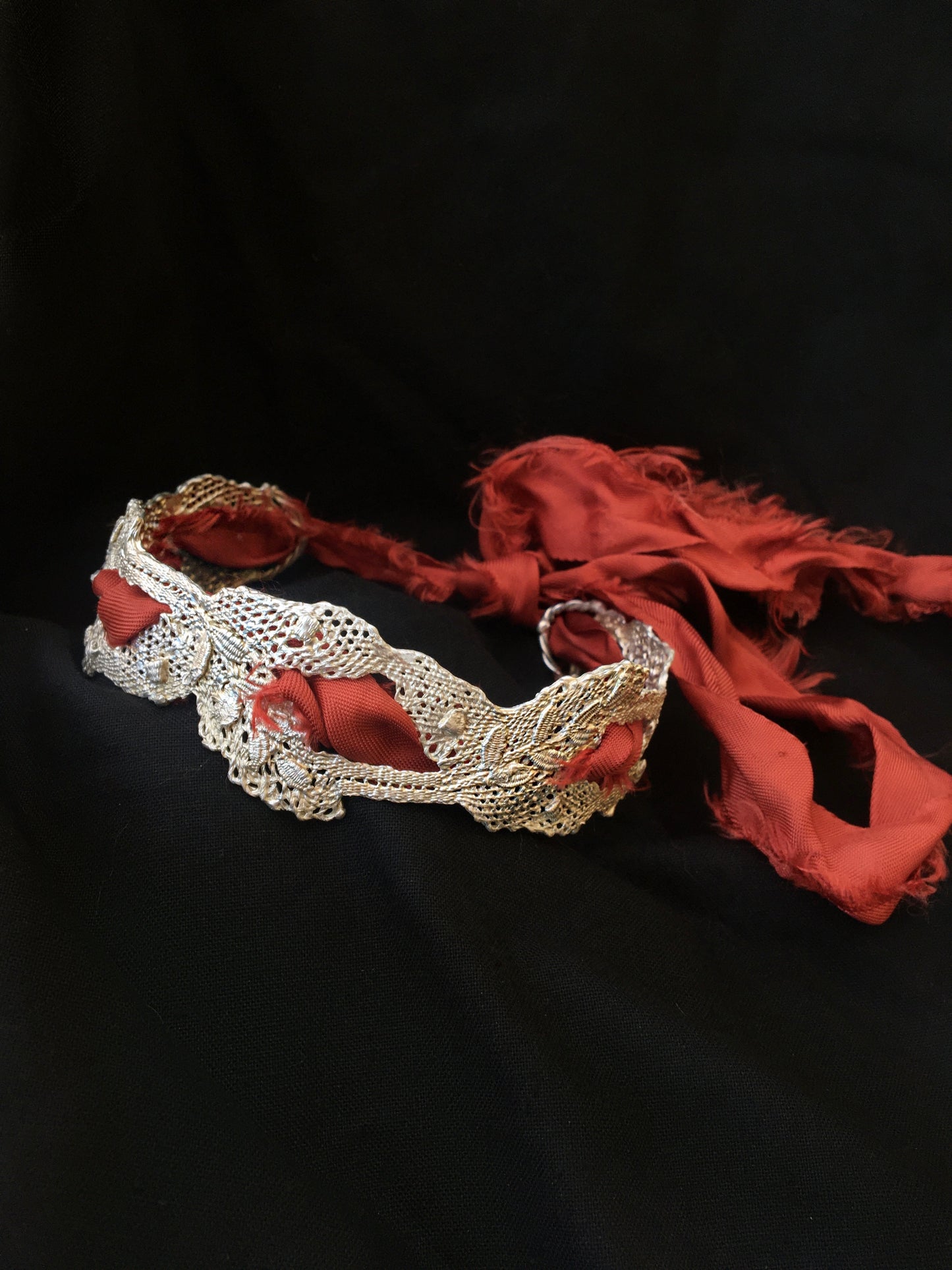 Antique lace choker