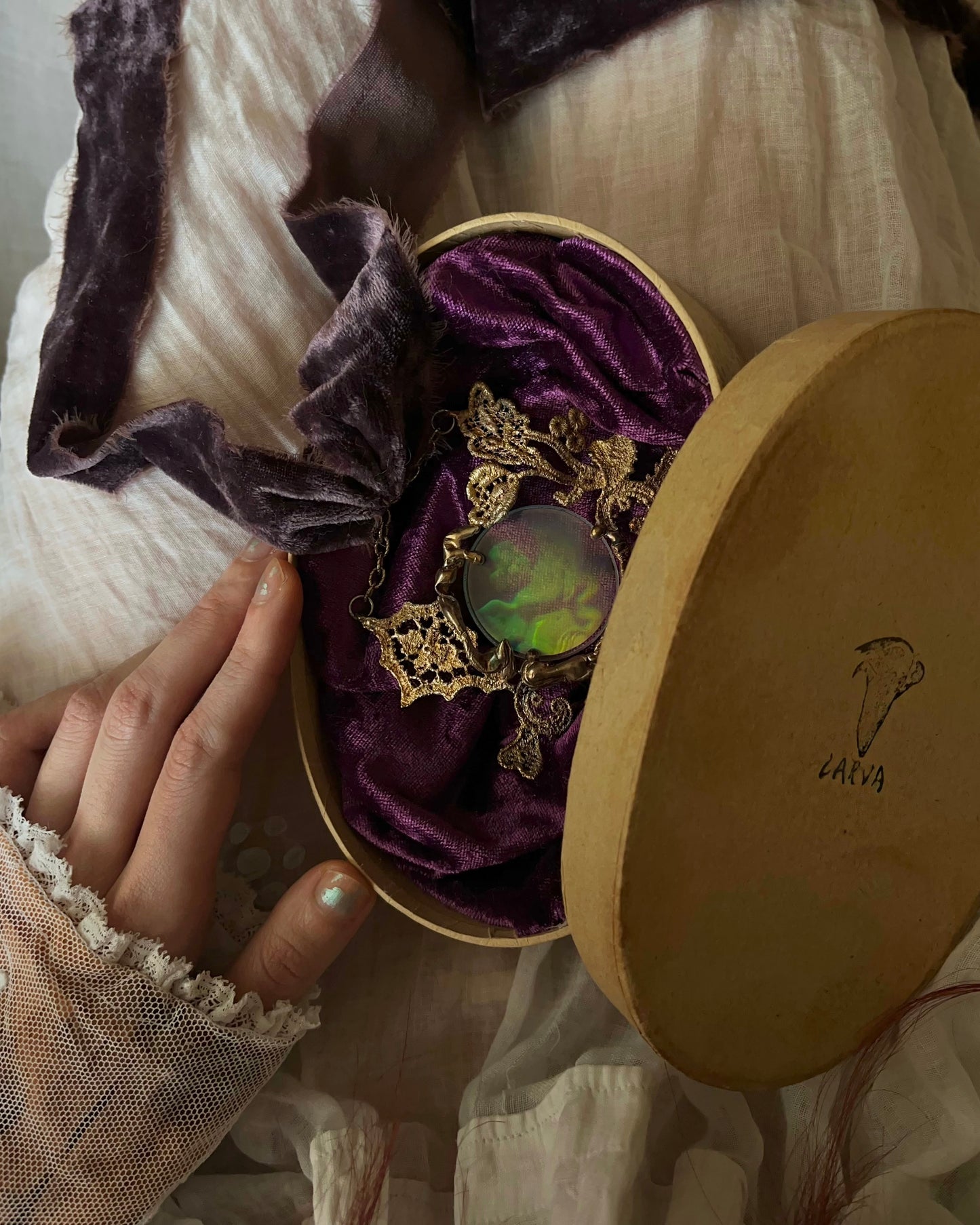 Dream Garden Mirror – Silver Necklace